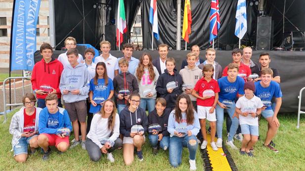 Los jóvenes regatearon con la lluvia, los relámpagos y los truenos