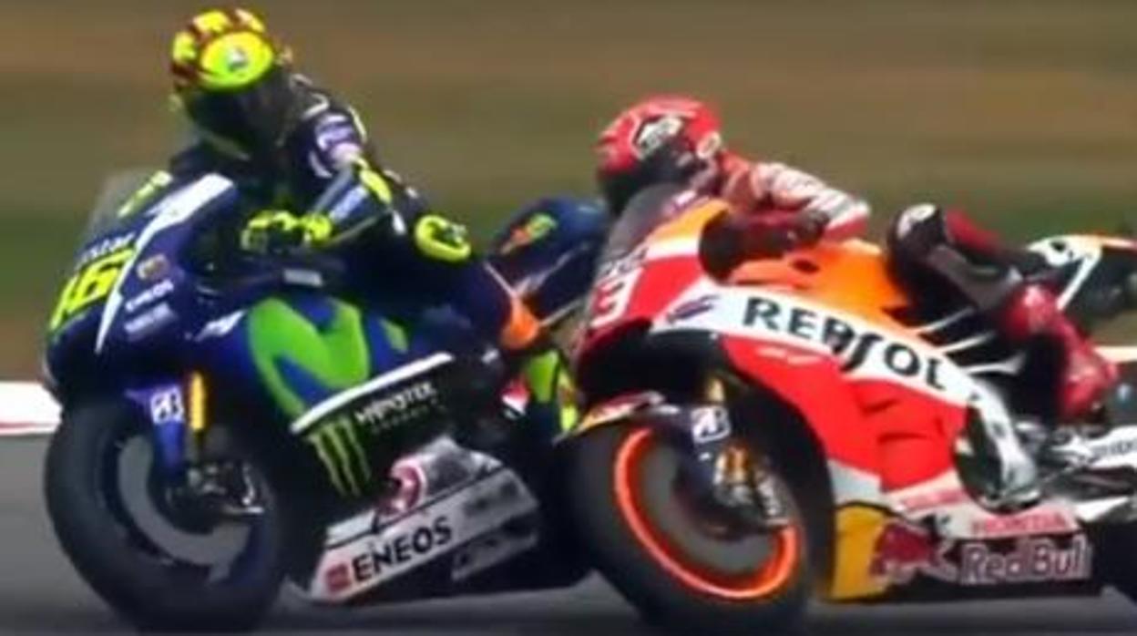 La famosa patada de Sepang que le propició Rossi a Marquez