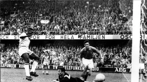 La leyenda brasileña, Pelé, durante el Mundial de 1958 en Suecia