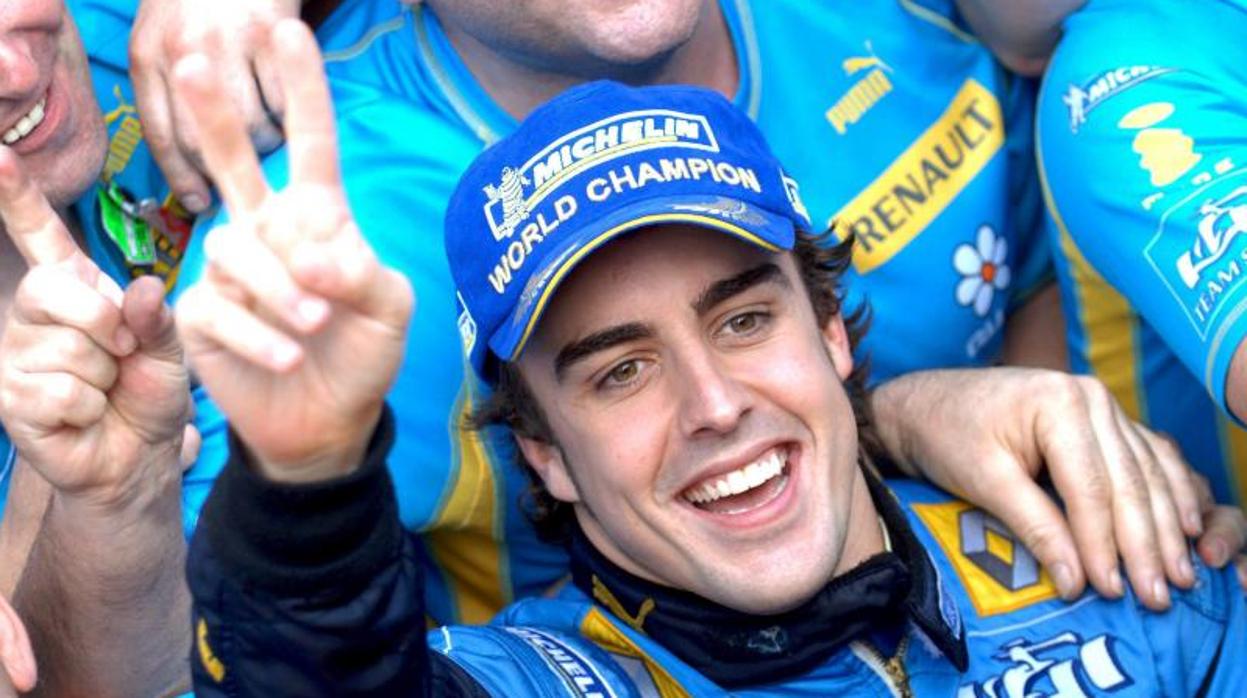 Fernando Alonso celebra su segundo título mundial, logrado en 2006