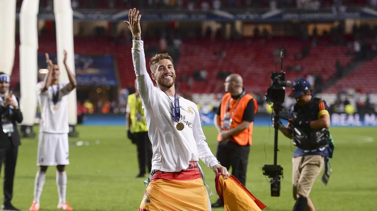 Sergio Ramos celebra el título europeo tras la final de Champions League de 2014 en Lisboa