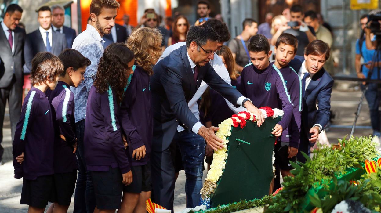 Josep Maria Bartomeu durante la ofrenda floral