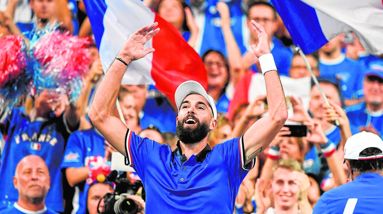 Benoit Paire celebra su triunfo ante Carreño en la Copa Davis