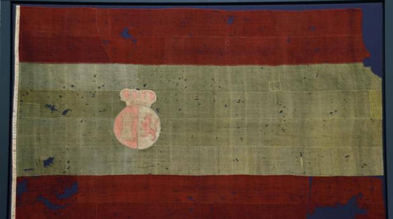El Museo Naval expone la bandera rojigualda más antigua que se conserva en España
