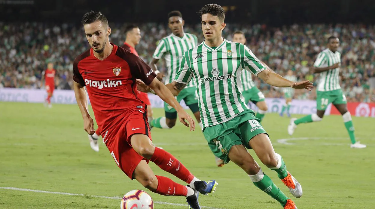 Sevilla y Real Betis, aspirantes a la Europa League, durante el derbi sevillano de la Liga