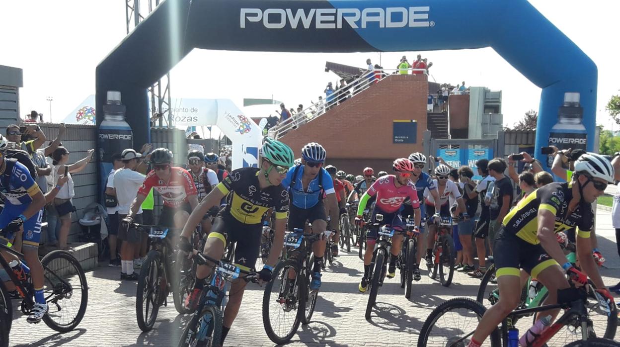 El inicio de la Powerade Non-Stop Madrid-Lisboa en el polideportivo de las Rozas