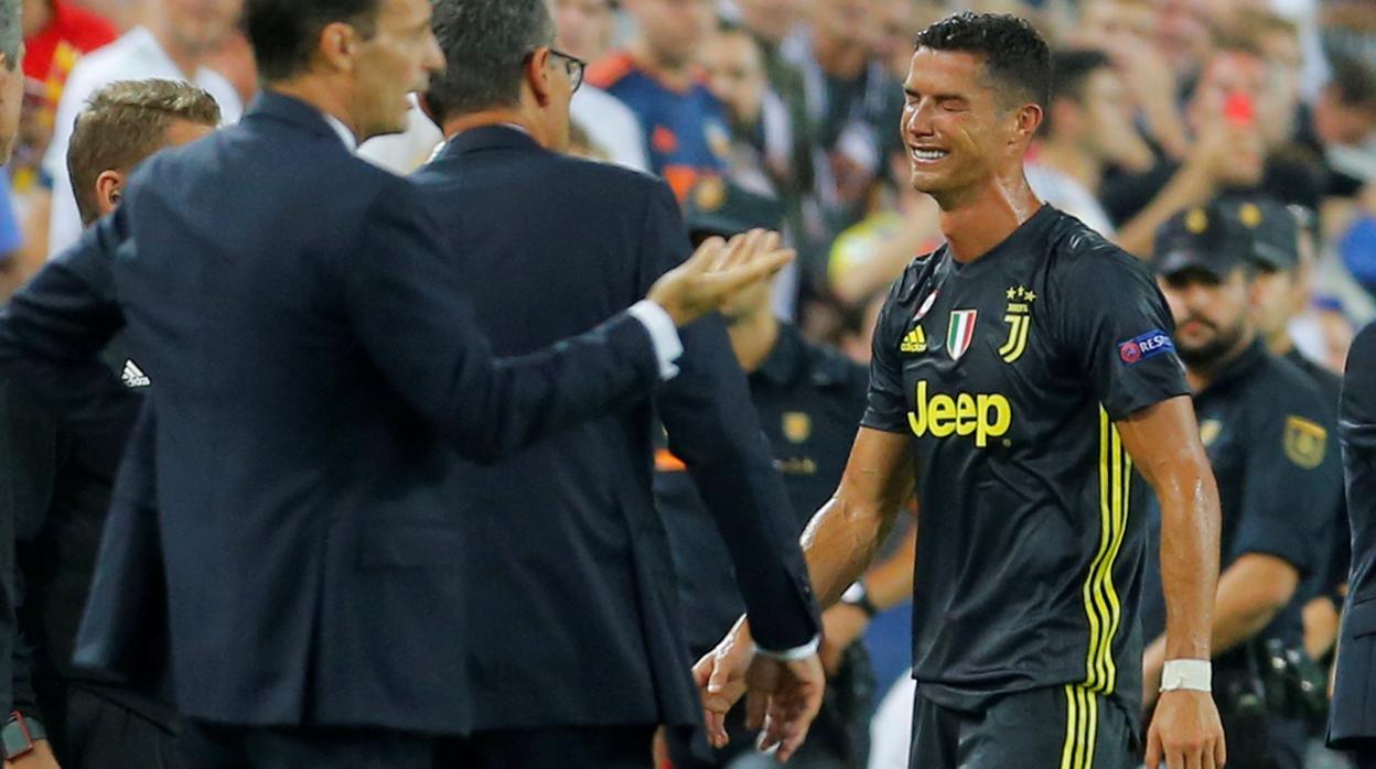 Cristiano Ronaldo abandonó llorando el césped del estadio de Mestalla