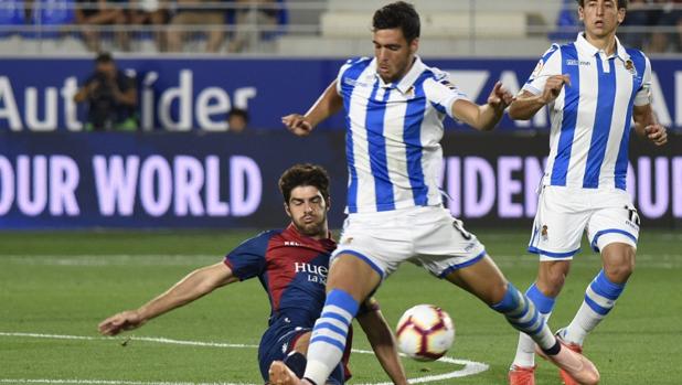 Una Real con nueve vence al Huesca gracias a Mikel Merino