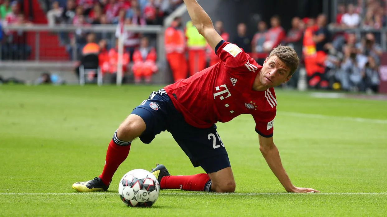 James y Lewandowski dan la victoria al Bayern ante el Schalke
