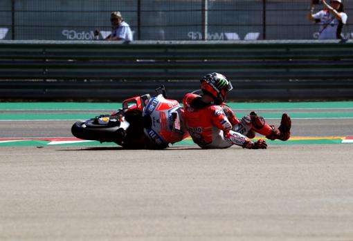 Jorge Lorenzo se cae en la primera curva del Gran Premio de Aragón