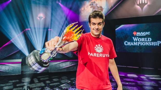 Un español gana el Mundial de Magic