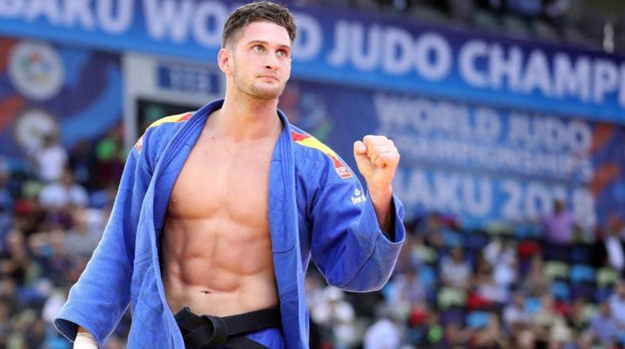 El español Nikoloz Sherazadishvili celebra la victoria tras la final del mundial de judo de Bakú