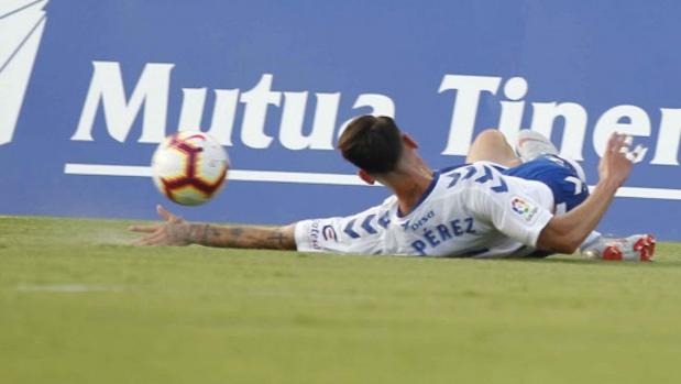 Tenerife consigue un exiguo triunfo ante el Cádiz