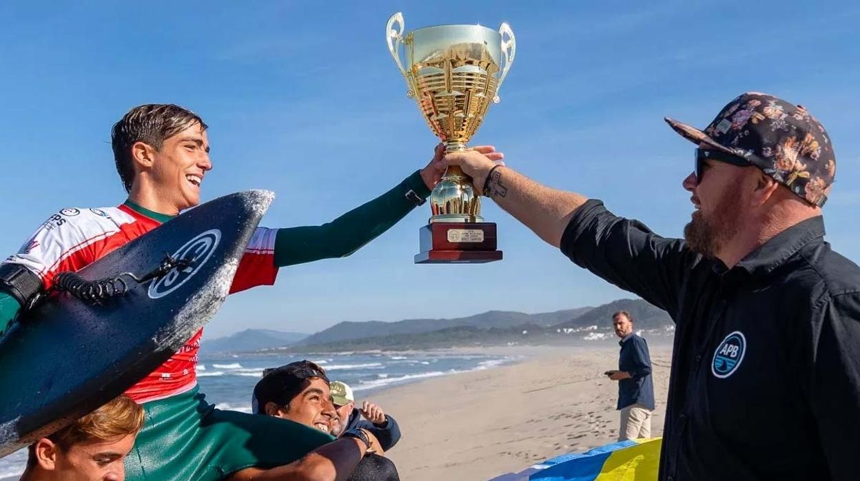 Armide Soliveres hace historia y se proclama Campeón del Mundo Junior de Bodyboard