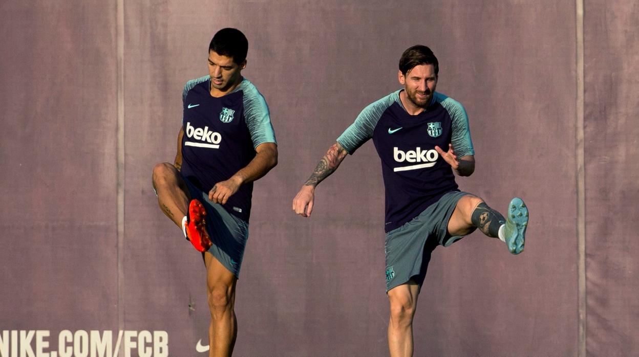 Luis Suárez y Leo Messi se entgrenan antes de viajar a Valencia