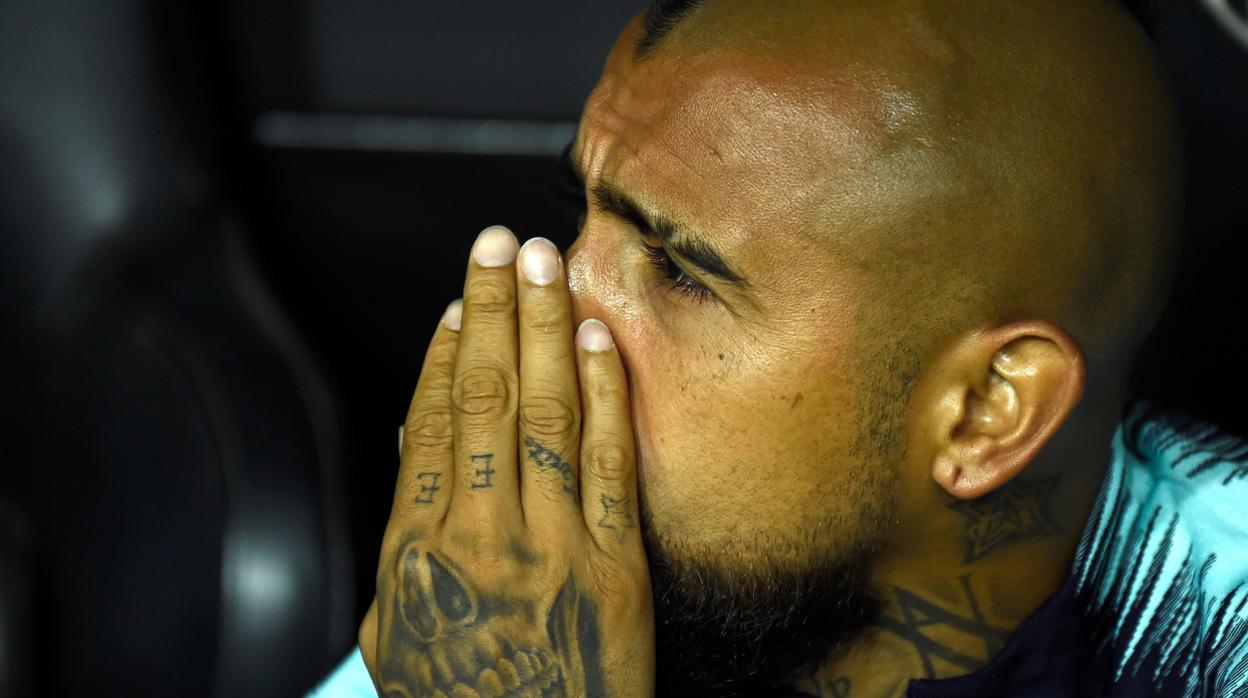 Arturo Vidal durante el partido entre el Barcelona y el Valencia en Mestalla