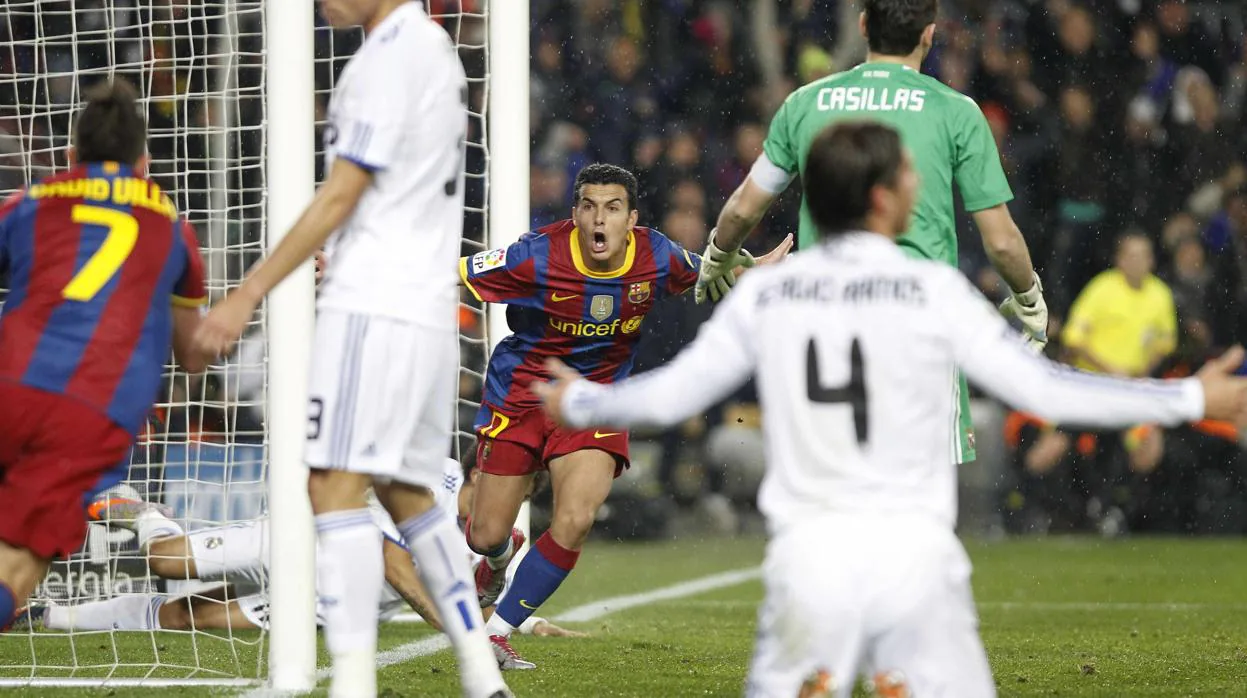 Pedro celebra uno de los goles del Barça aquella noche