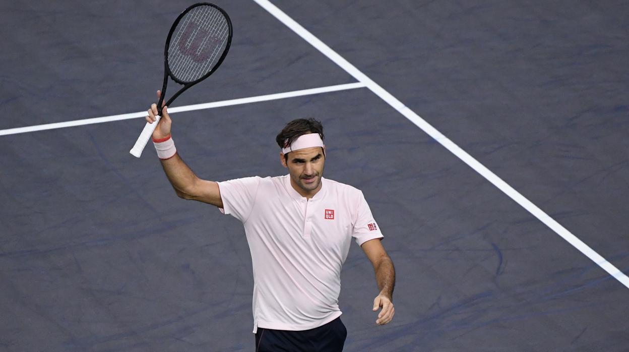 Roger Federer celebra su victoria frente a Kei Nishikori