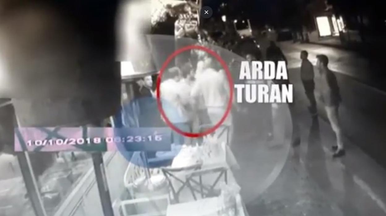 El vídeo de la pelea de Arda Turan