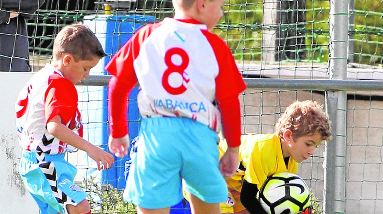 Varios jugadores de un partido de benjamines del Lugo