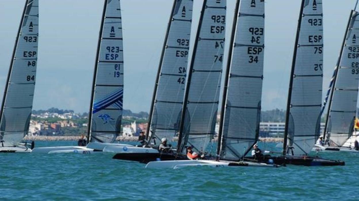 Juan Luis Páez (Clase A) y Miker Vázquez (Waszp), vencedores de la Puerto Sherry Foiling Week