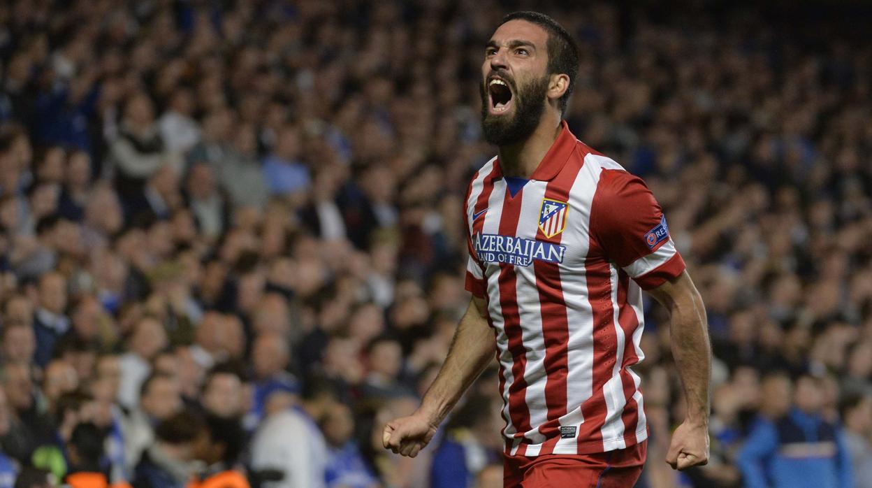 Arda Turan celebra su tanto al Chelsea en las semifinales de la Champions de 2014