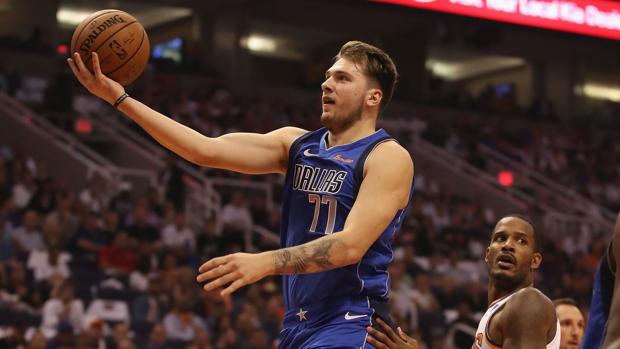 Doncic enseña su magia desde el primer día