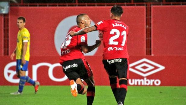 El Mallorca anula la ventaja de Las Palmas en tres minutos