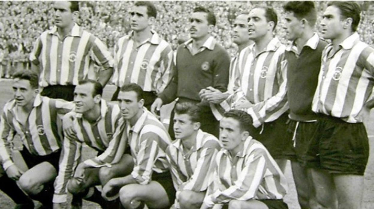 Formación inicial del Racing en el primer partido televisado en España, en 1954