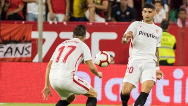 Un doblete de Sarabia sitúa tercero al Sevilla ante buen Huesca