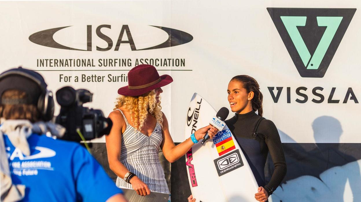 Melania Súarez y Lucia Machado destacan en la tercera jornada del Vissla ISA World Junior