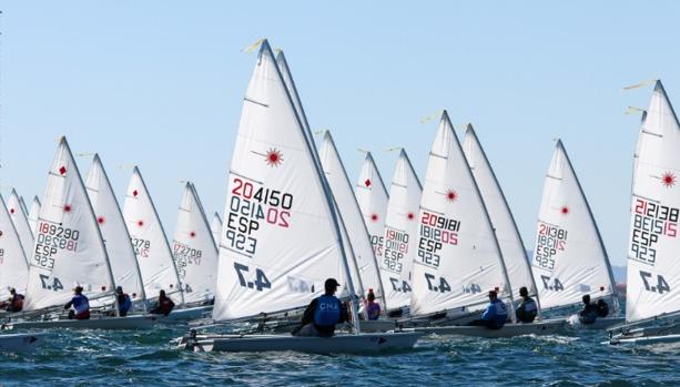 Marc Sampol se pone al frente del Campeonato de España de Laser 4.7 en Santiago de la Ribera