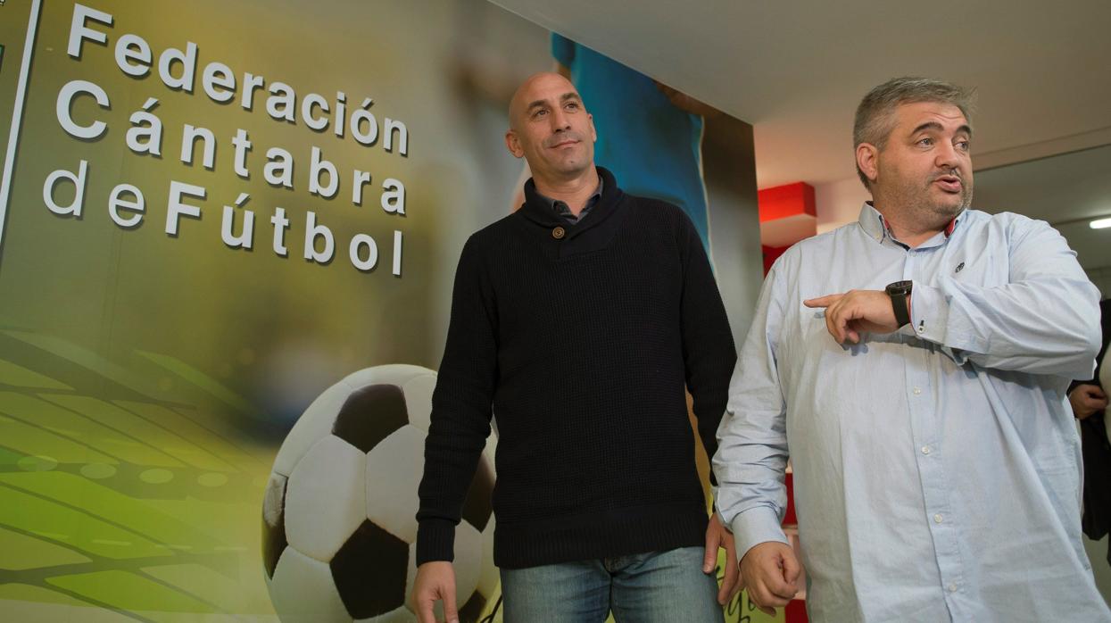 Rubiales, presidente de la RFEF, y José Ángel Peláez, presidente de la Comisión de Segunda B