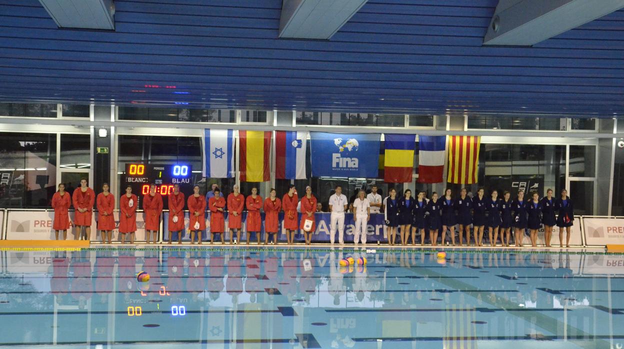 Los equipos de España e Israel forman antes del partido