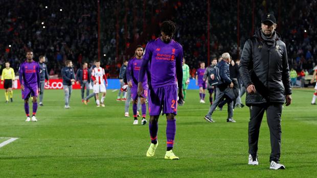 El Liverpool se estrella en Belgrado y se complica el pase a octavos