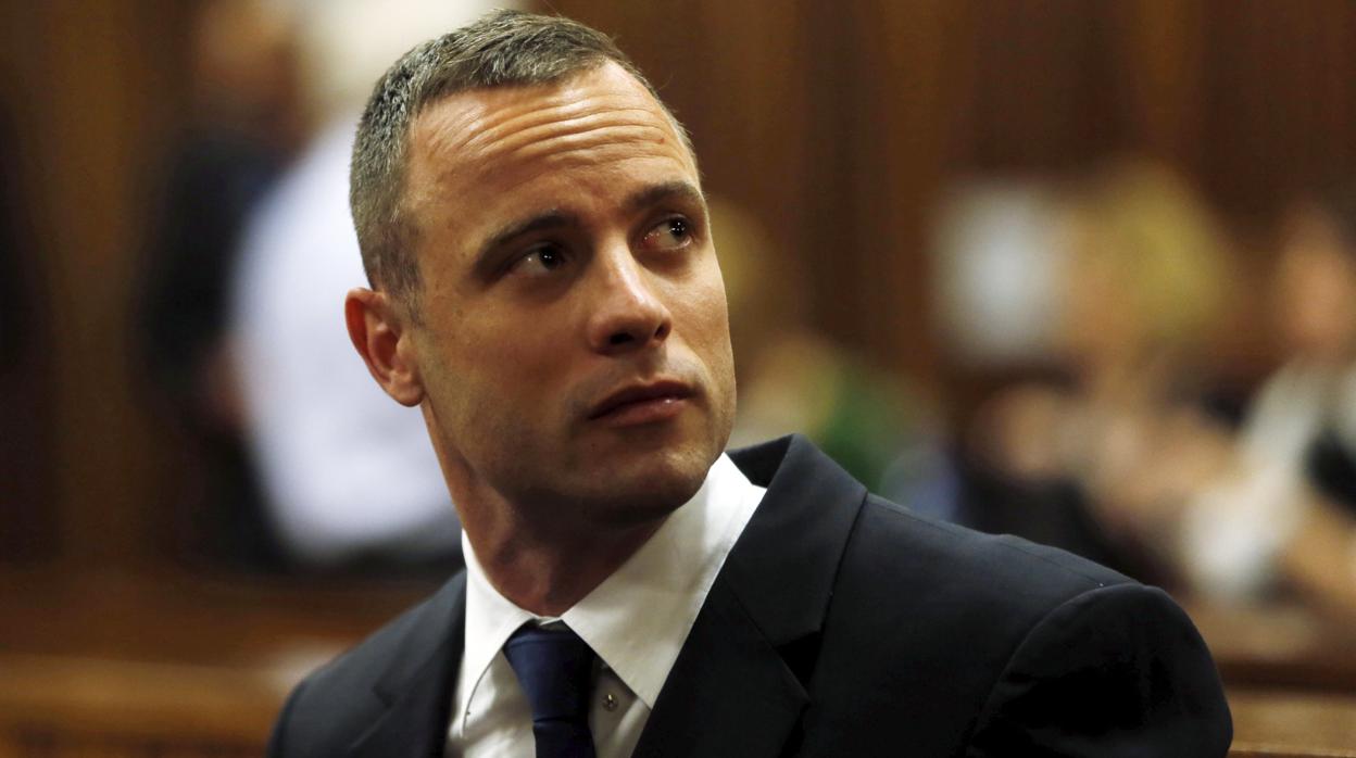 Pistorius sale de prisión para asistir al funeral de su abuelo