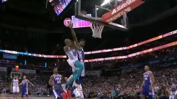 Jimmy Butler revienta la noche mágica de Kemba Walker (60 puntos)