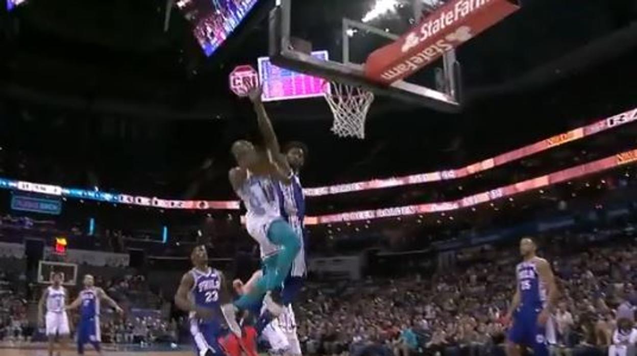 Jimmy Butler revienta la noche mágica de Kemba Walker (60 puntos)