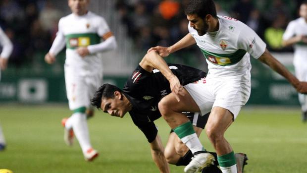 Elche y Sporting firman tablas con un penalti fallado por bando