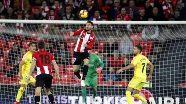 Un penalti a lo «panenka» de Aduriz da al Athletic un triunfo vital