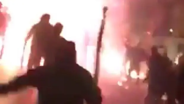 Tensión en Atenas: Terrible batalla campal entre ultras del AEK y el Ajax