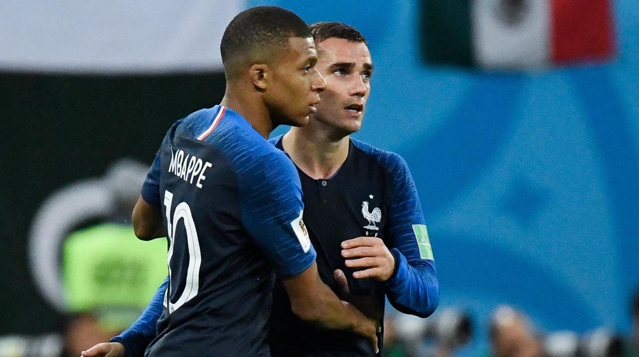 Mbappé y Griezmann, en un partido de la selección francesa