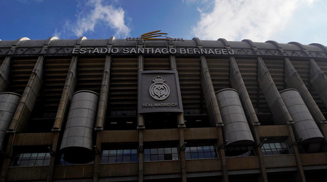Vista de la fachada del Santiago Bernabéu