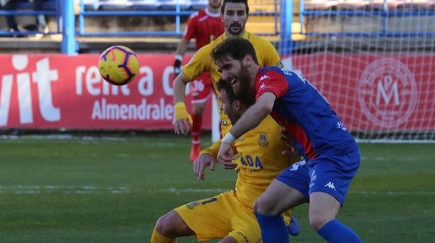 El Alcorcón sigue en caída y el Zaragoza se aleja del descenso