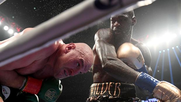 Deontay Wilder retiene el título WBC de los pesados tras un feroz combate nulo ante Tyson Fury