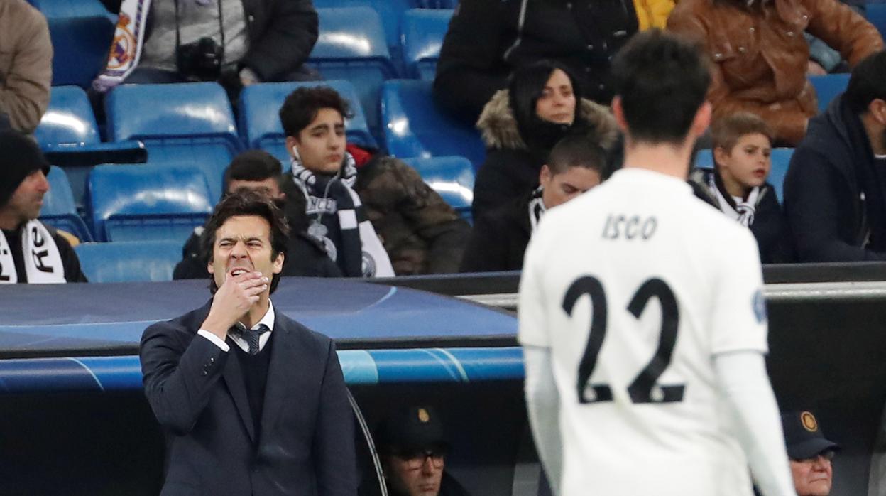 Solari gesticula tras una acción fallada del Real Madrid