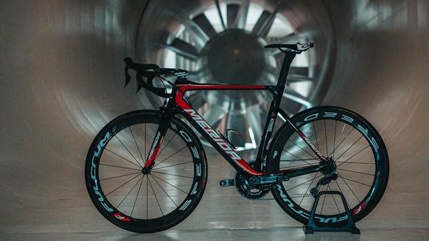 McLaren se asocia con el equipo ciclista Bahréin