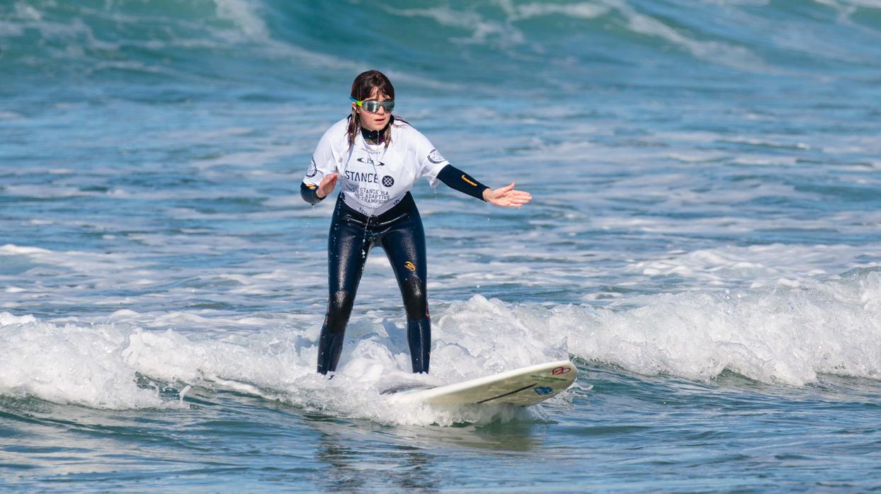 Aitor Francesena, Álvaro Bayona y Carmen López debutaron en el Mundial de Surf Adaptado