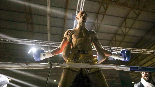 Carlos Coello conquista su segundo Mundial de muay thai