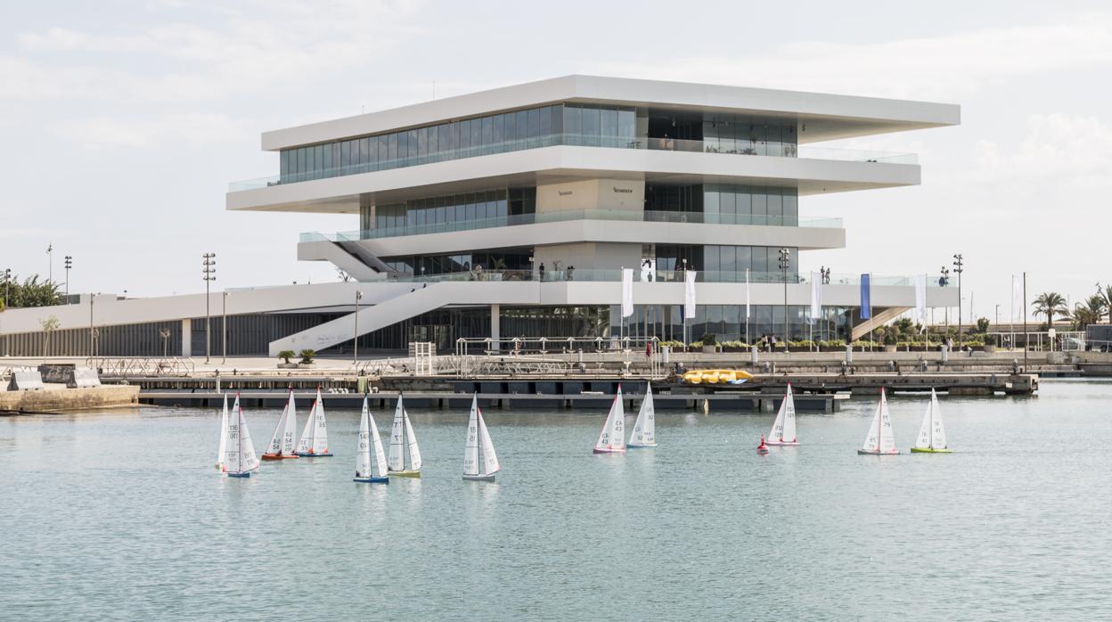 Echa el ancla en la Marina de Valencia